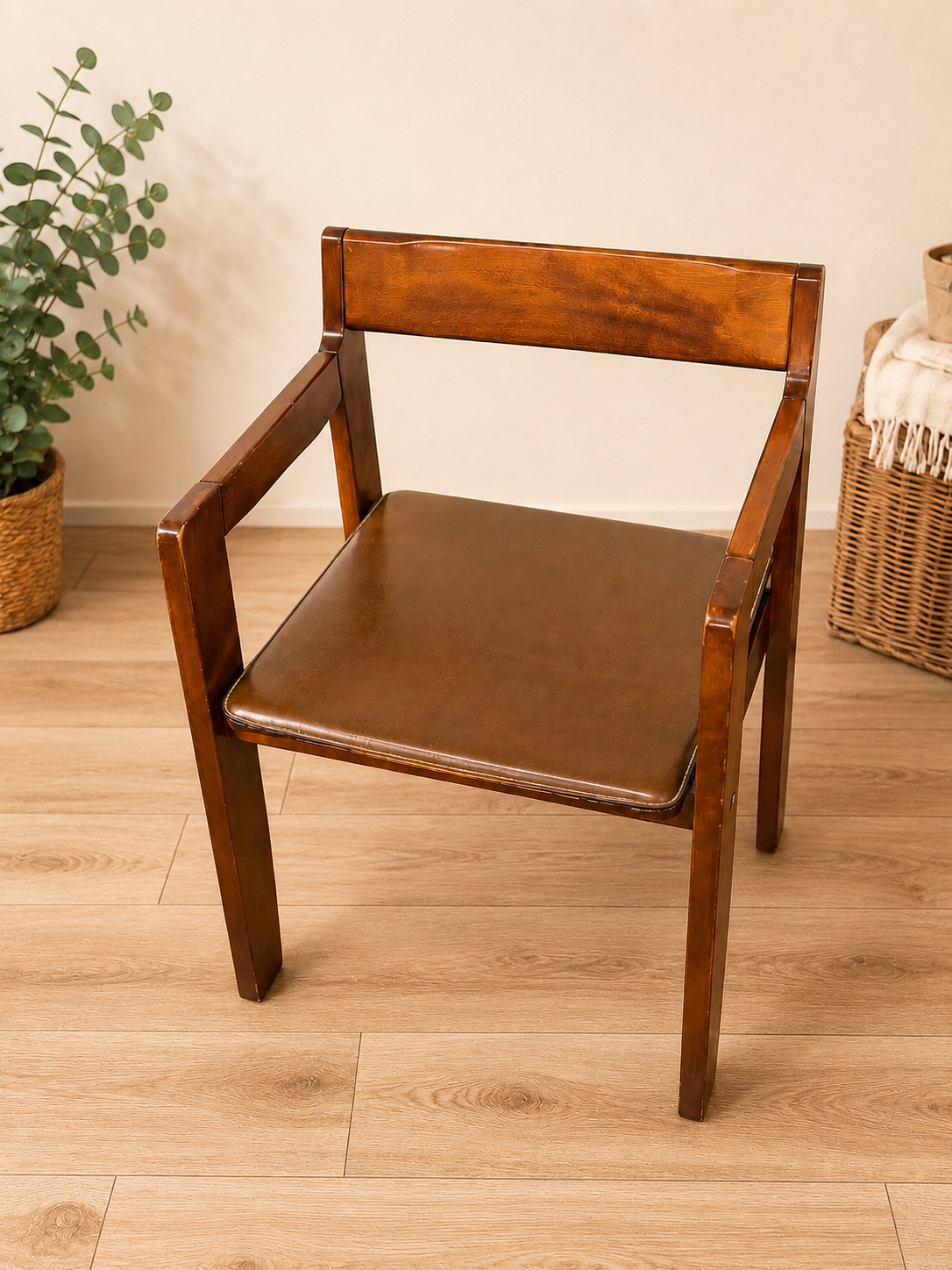 🪑Poltroncina Vintage
Anni '70 in Legno e
Similpelle Marrone