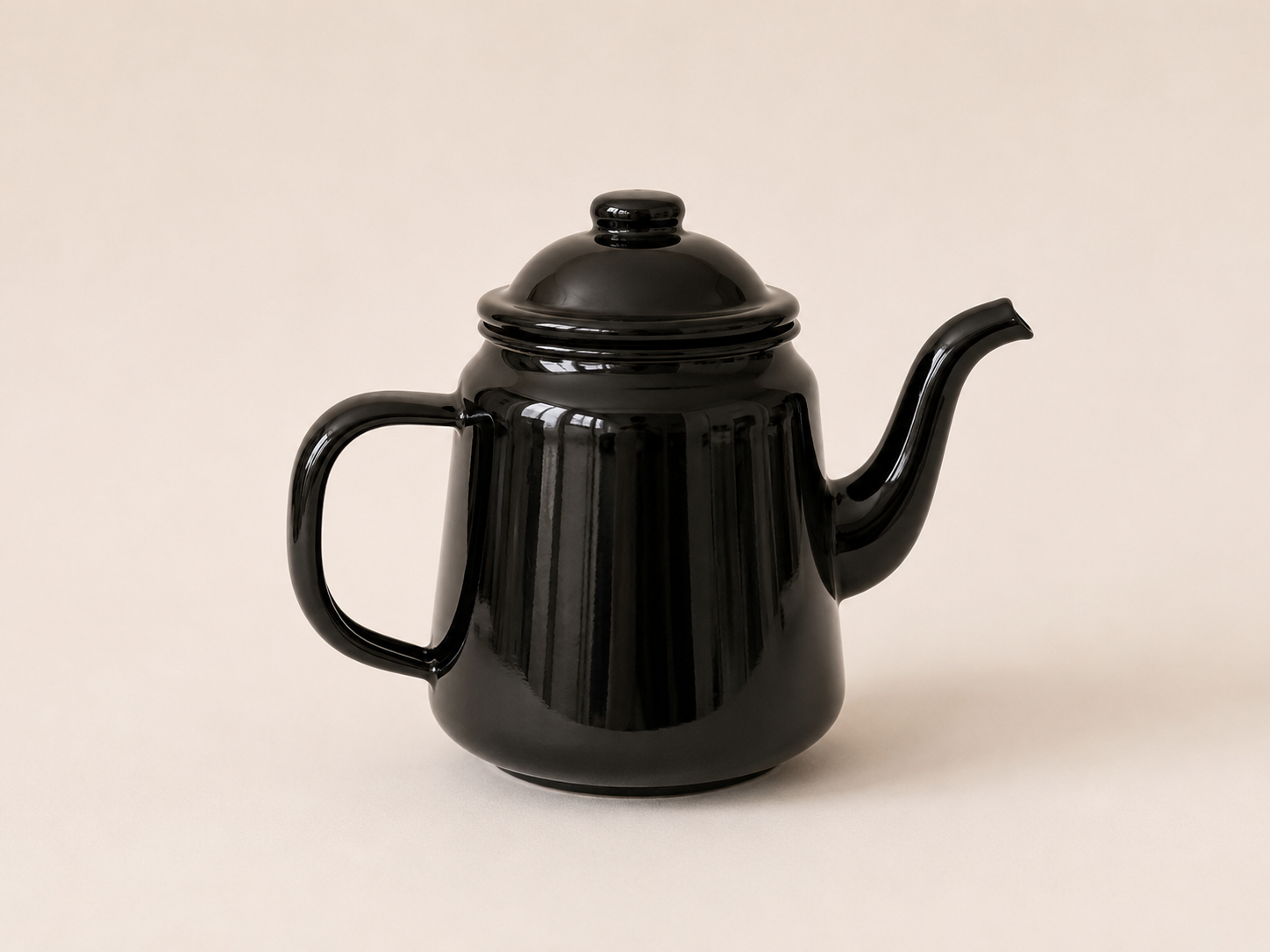 Teiera smaltata
nera vintage