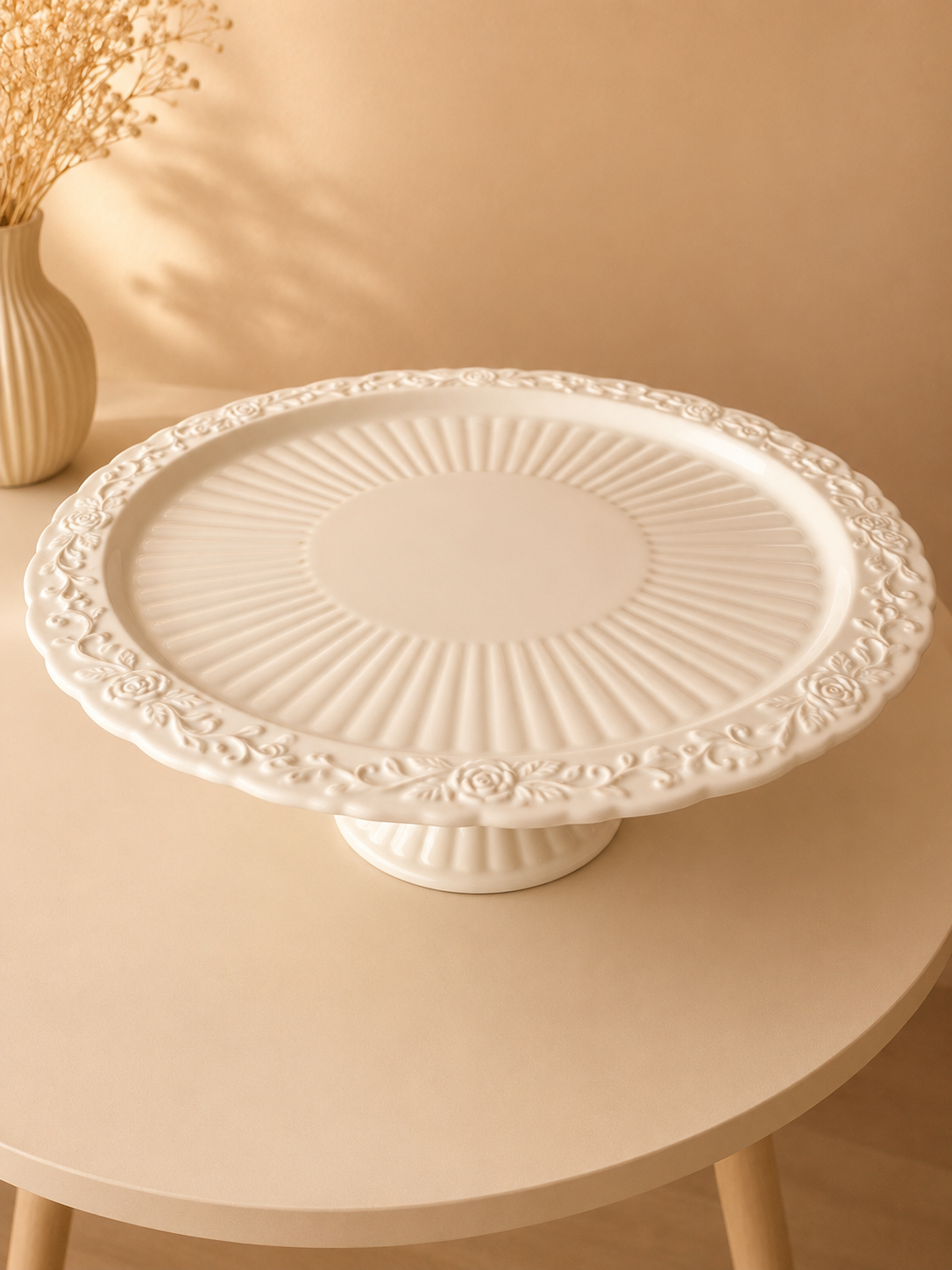 Alzata decorativa bianco avorio con rilievi floreali